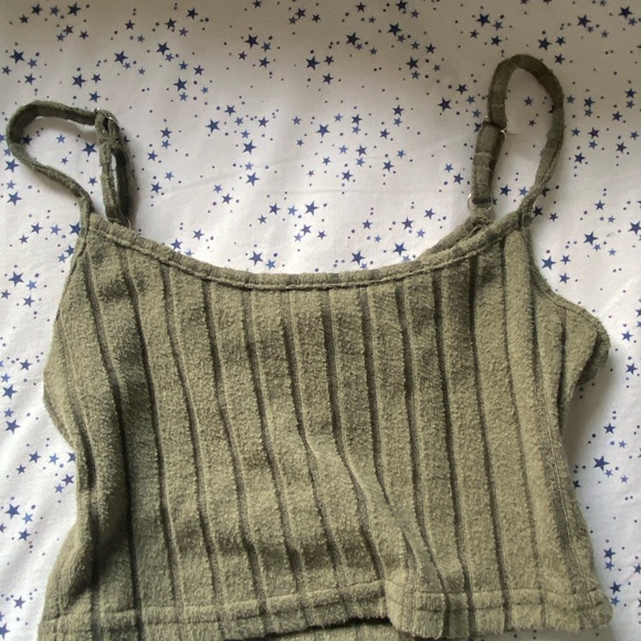 4 women’s crop tops. All in great condition! - Picture 3 of 5
